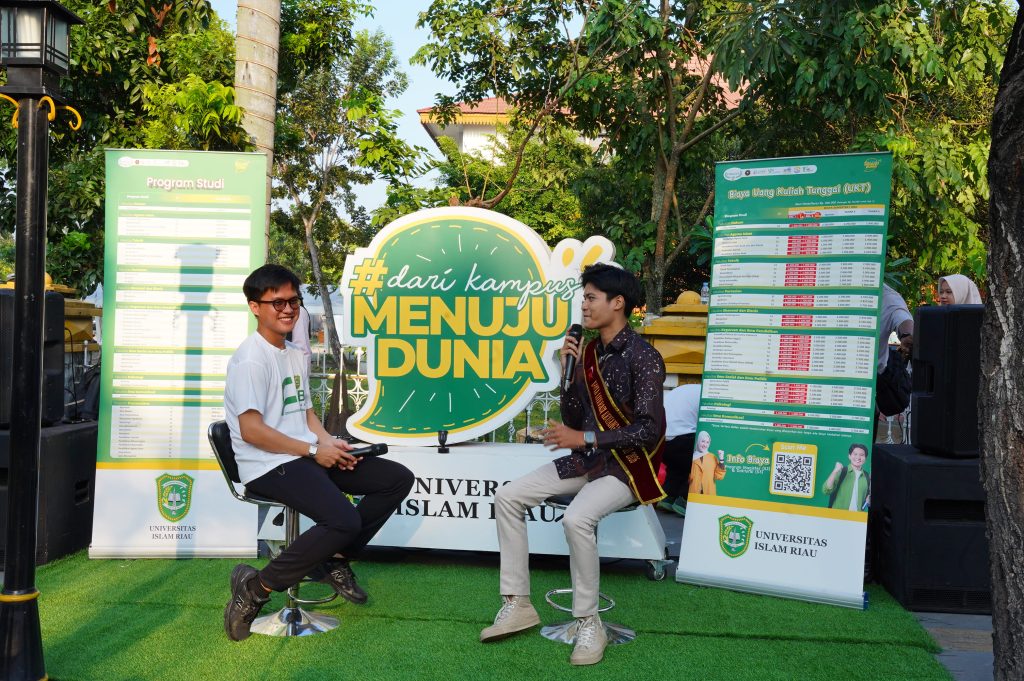 FEB UIR Semarakkan Car Free Day dengan Promosi Penerimaan Mahasiswa Baru kepada Masyarakat