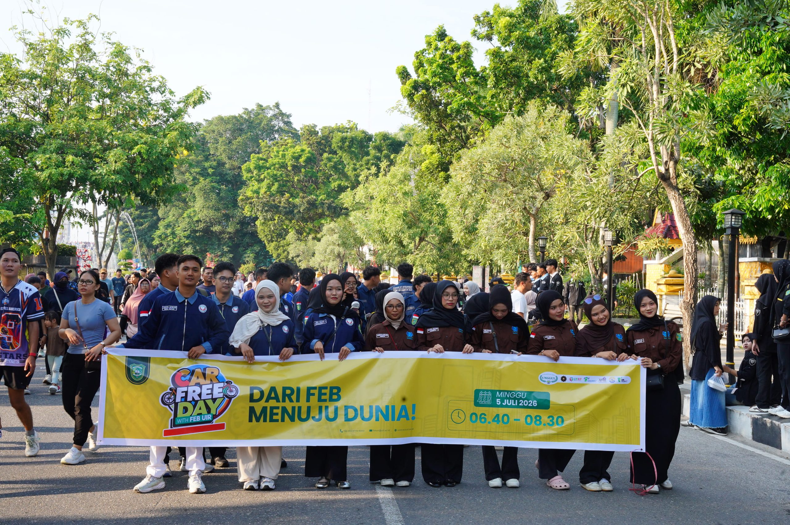 FEB UIR Semarakkan Car Free Day dengan Promosi Penerimaan Mahasiswa Baru kepada Masyarakat