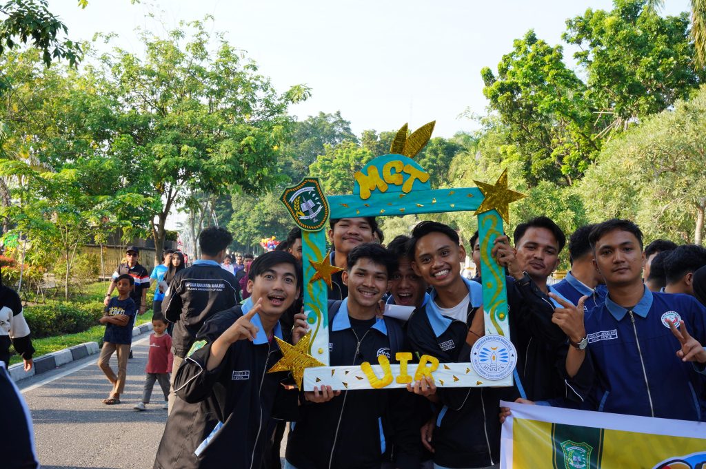 FEB UIR Semarakkan Car Free Day dengan Promosi Penerimaan Mahasiswa Baru kepada Masyarakat